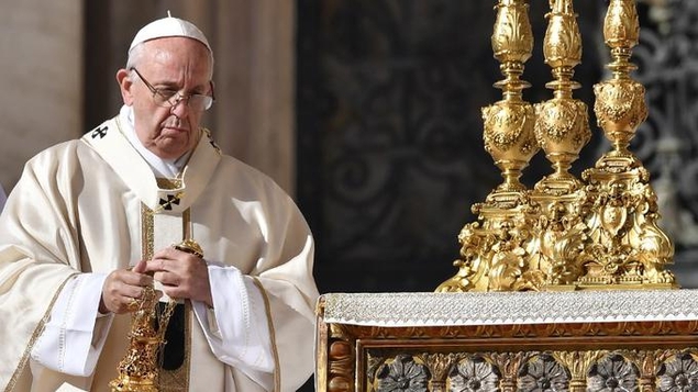 La popularité du pape François faiblit chez les catholiques