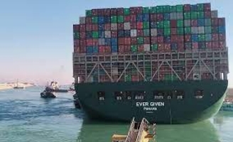 Catastrophe commerciale inédite sur la canal de Suez