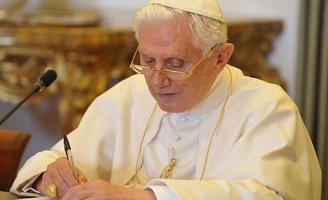 Comprendre la haine des médias contre le pape émérite Benoit XVI
