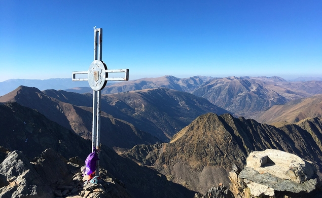 Dans les Pyrénées orientales, une croix réapparaît mystérieusement au sommet du Pic Carlit, point culminant du département