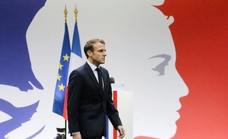 Éclatement de la majorité : pour sauver son quinquennat, Macron fait de la haute couture