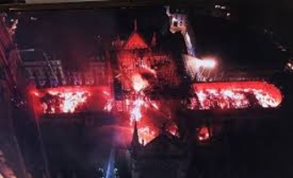 Incendie à la cathédrale de Paris