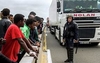 Johnson dénonce “l’inefficacité” française sur la gestion des migrants