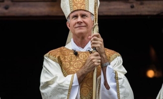 L'émotion de l'évêque américain Mgr Joseph Strickland  lors de sa première célébration de la messe tridentine