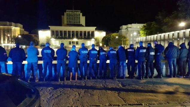 Nouveaux rassemblements nocturnes : les policiers attendent toujours des «actes forts» de l'exécutif