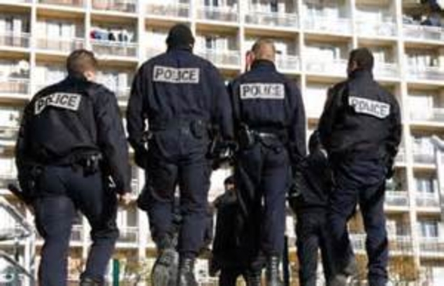 Le policier Alexandre Langlois claque la porte de la police nationale