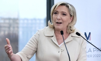 Marine Le Pen change de stratégie