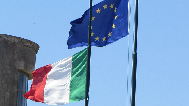 Drapeaux italiens et européens