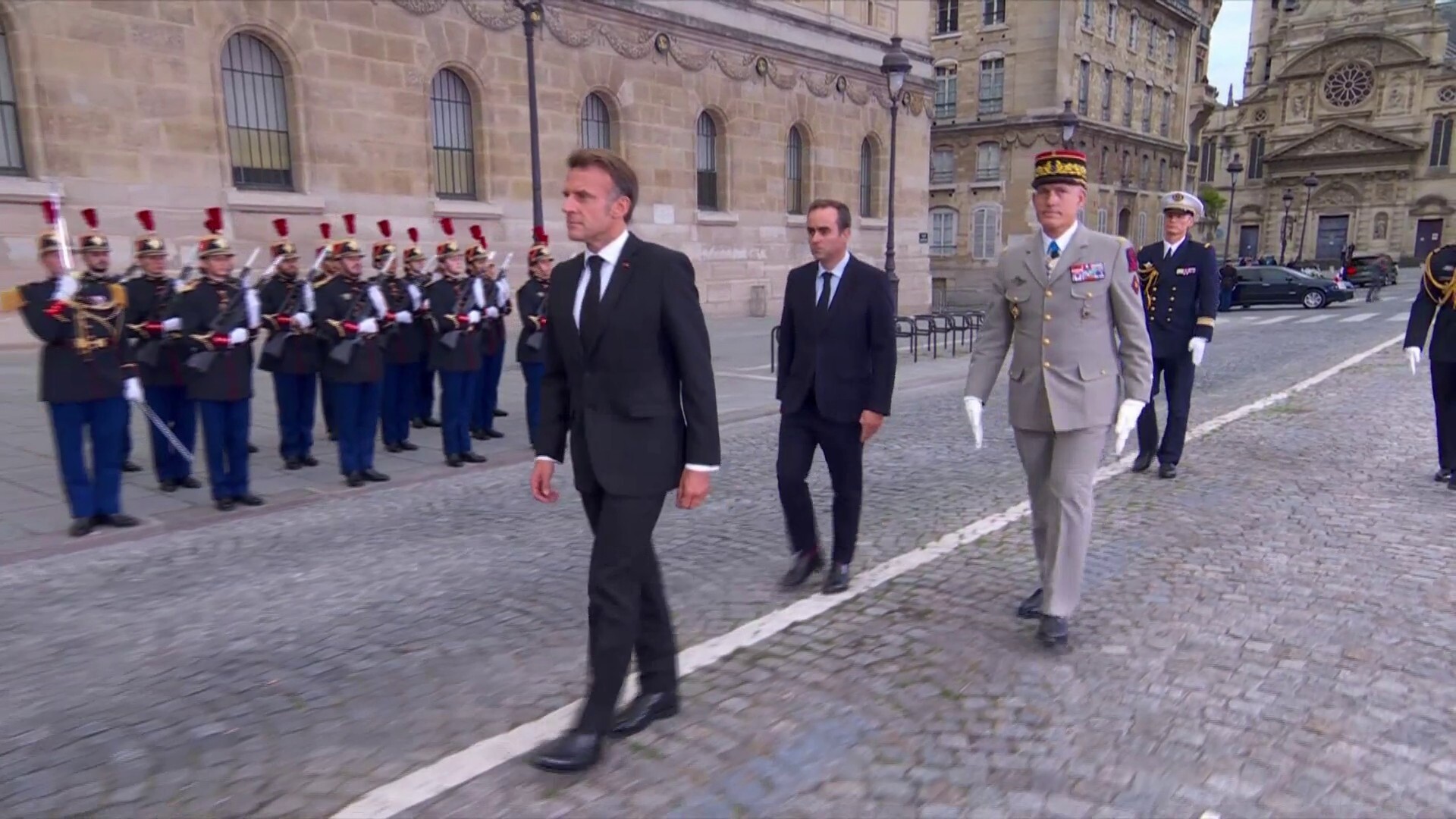 Badinter, Macron : le crépuscule de la Cinquième République ?